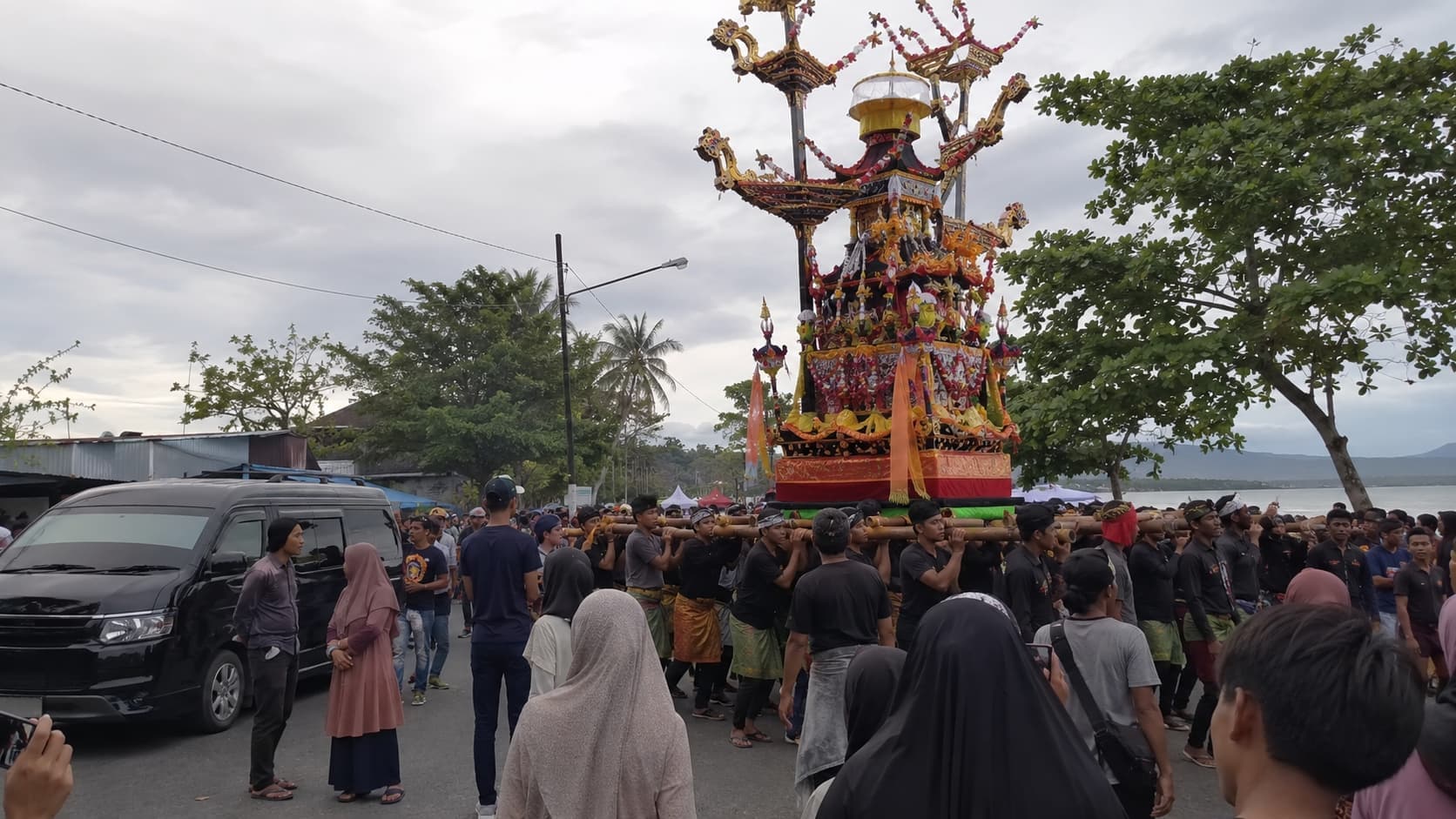 Nonton Hoyak Tabuik Piaman dari Padang, Enaknya Sewa Mobil atau Pergi Rombongan?