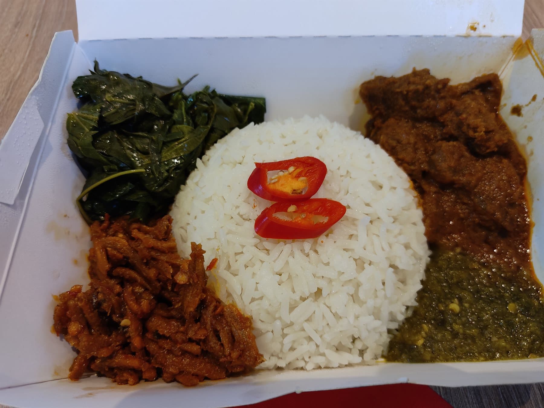 Takana Nasi Padang: Kuliner Minang Autentik di Jl. Jend. A. Yani Padang